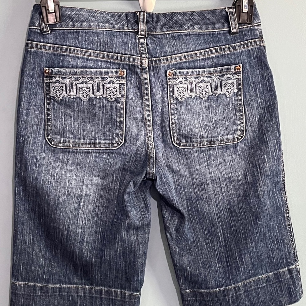 SELLING WHITE HOUSE BLACK MARKET JEAN SHORT SIZE SMALL CONDITION:USED - Picture 15 of 16